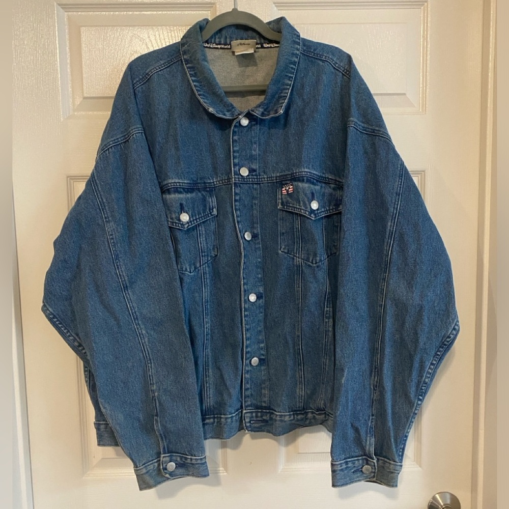 Vintage Walt Disney World denim jacket. Mens size XXL.